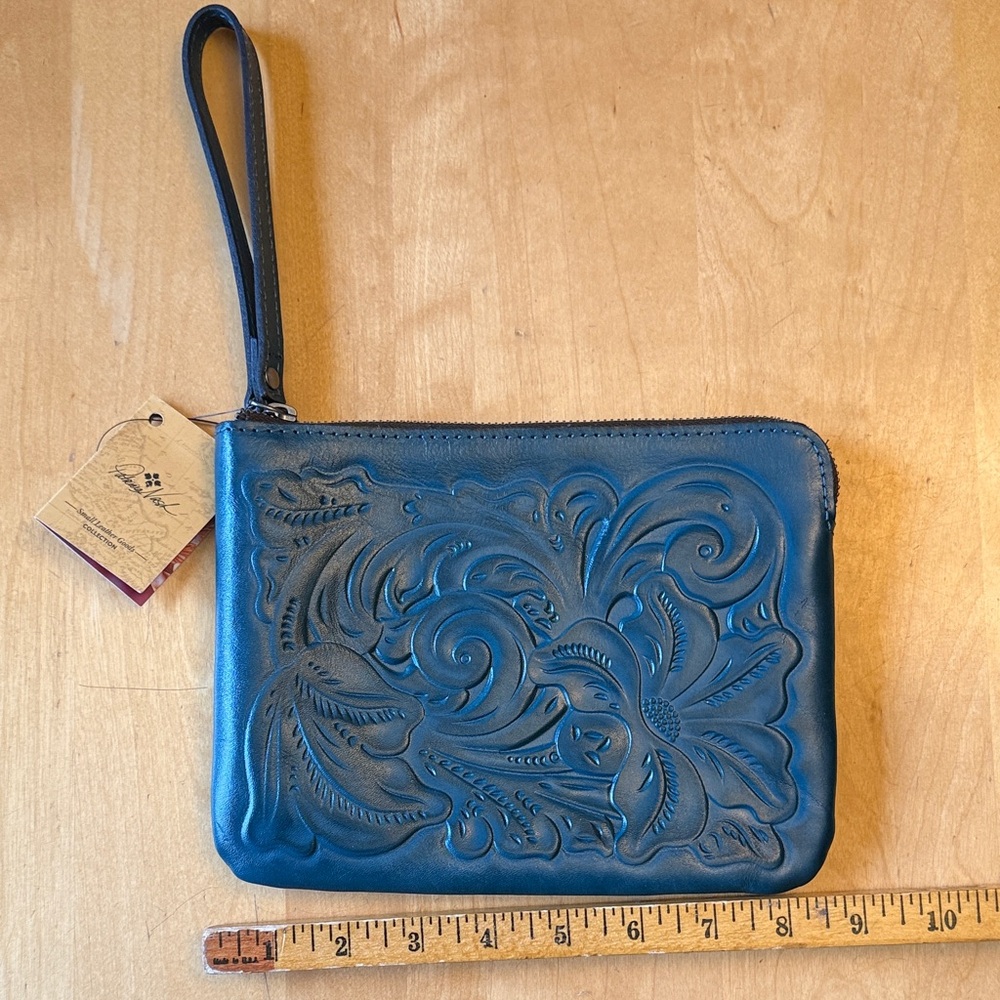 Patricia Nash Cassini tooled Floral Leather Wristlet - Teal. NWT